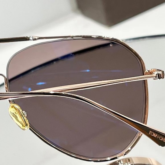 New sunglasses available for men and women main image 5